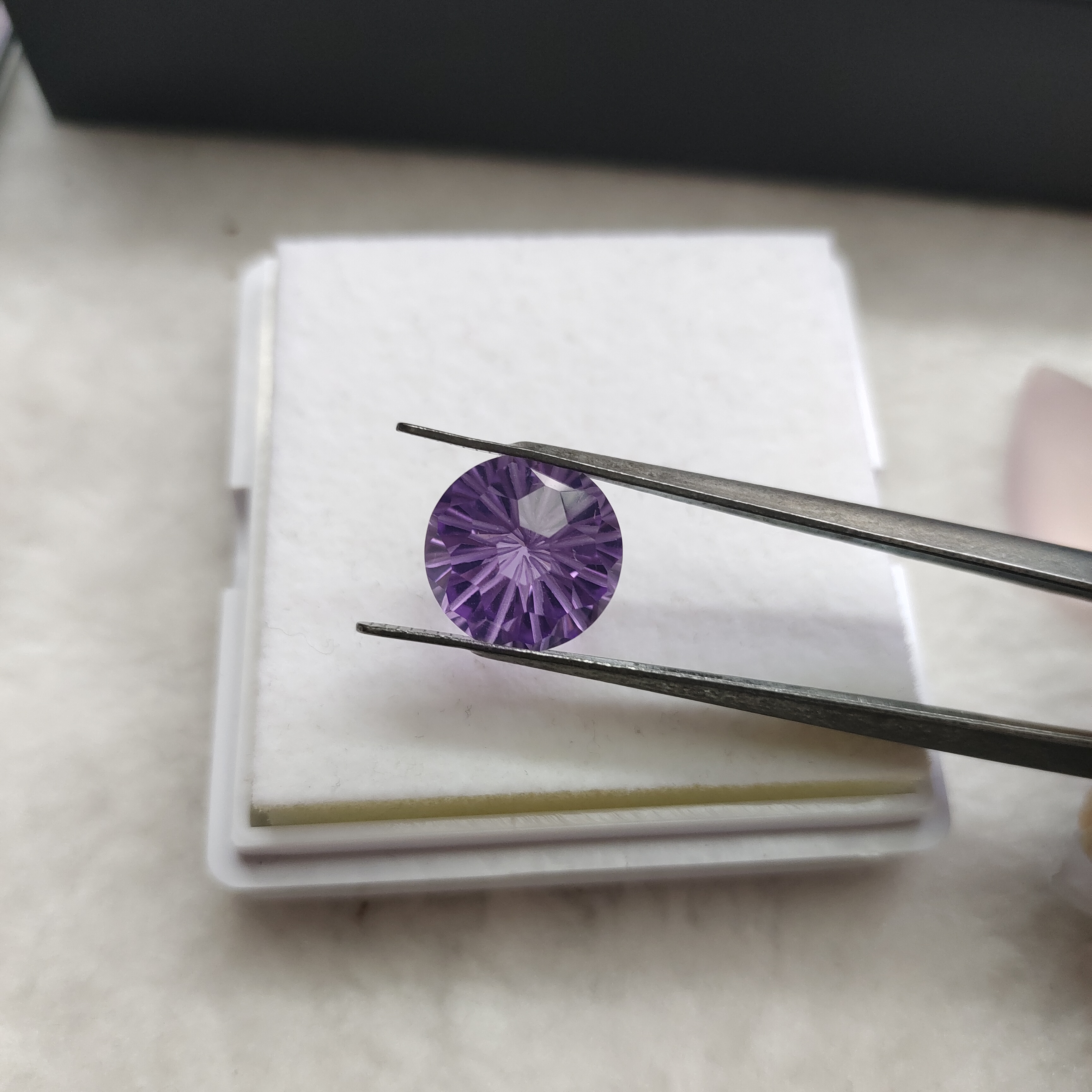 放漏精美烟花切紫水晶卡10毫米全净无暇满火彩