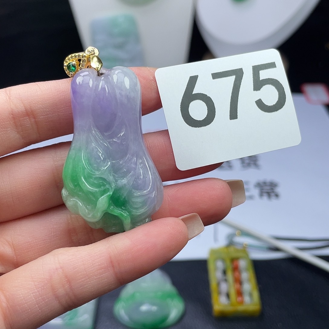 翡翠未镶嵌吊坠(赠链)