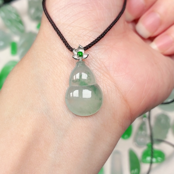 颈饰18K金镶嵌翡翠缅甸天然A货翡翠