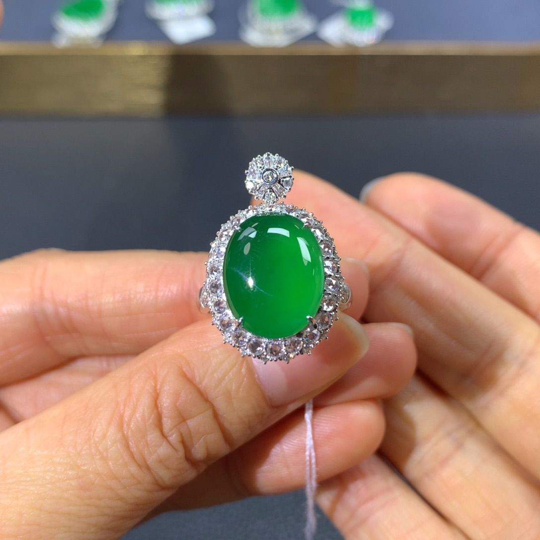 翡翠戒指18K金镶嵌翡翠