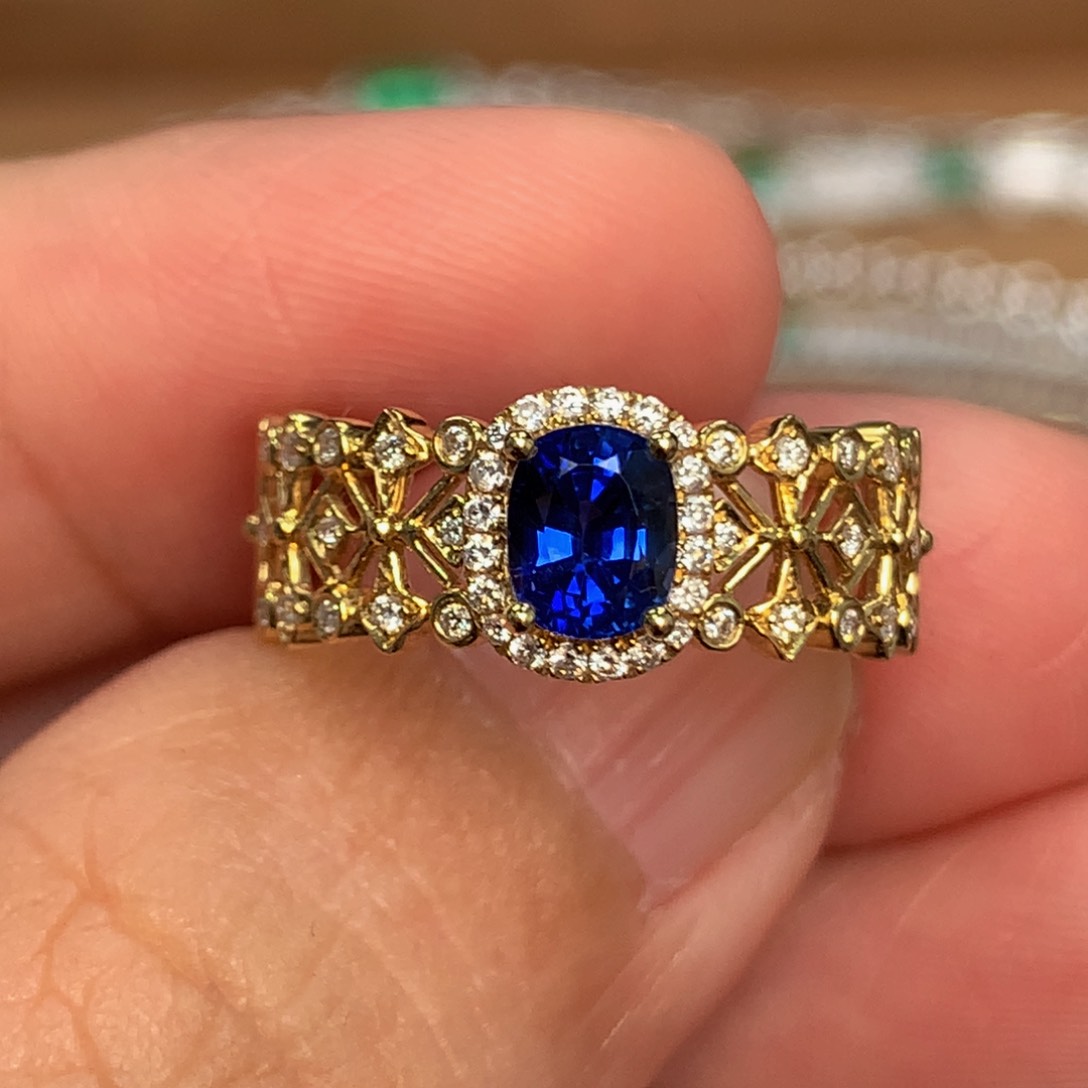 蓝宝石戒指18K金镶嵌