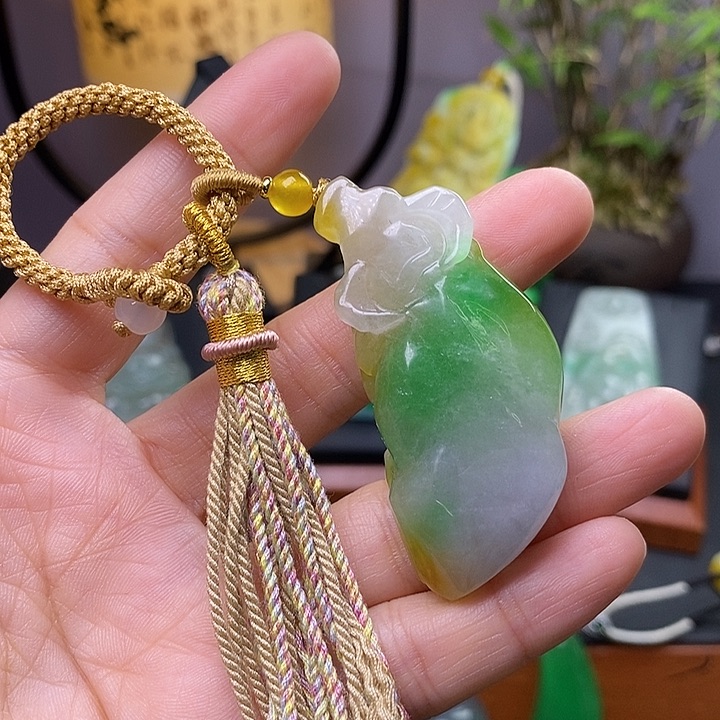 翡翠未镶嵌吊坠(赠链)