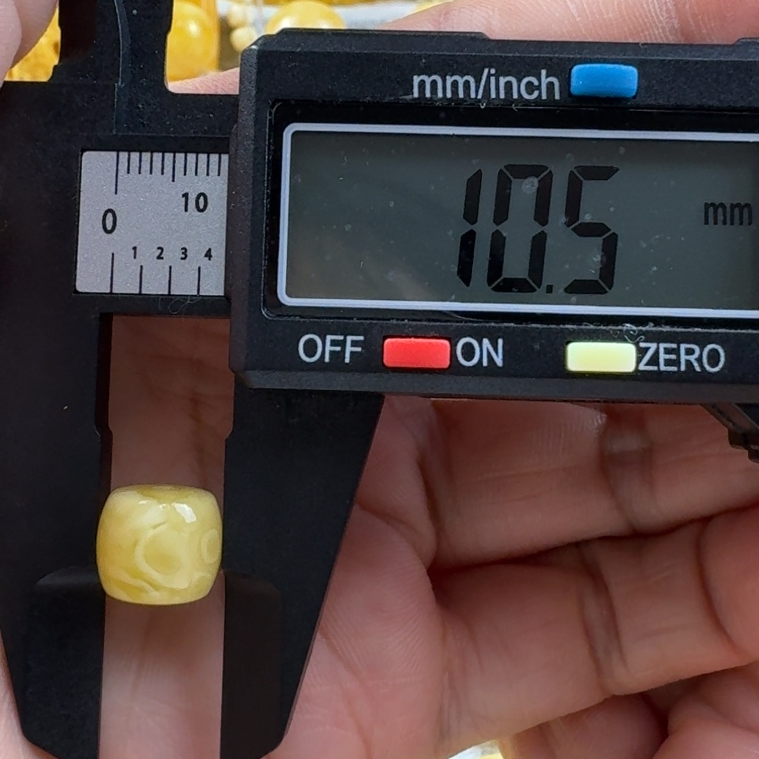 魏***爷蜜蜡未镶嵌裸石31