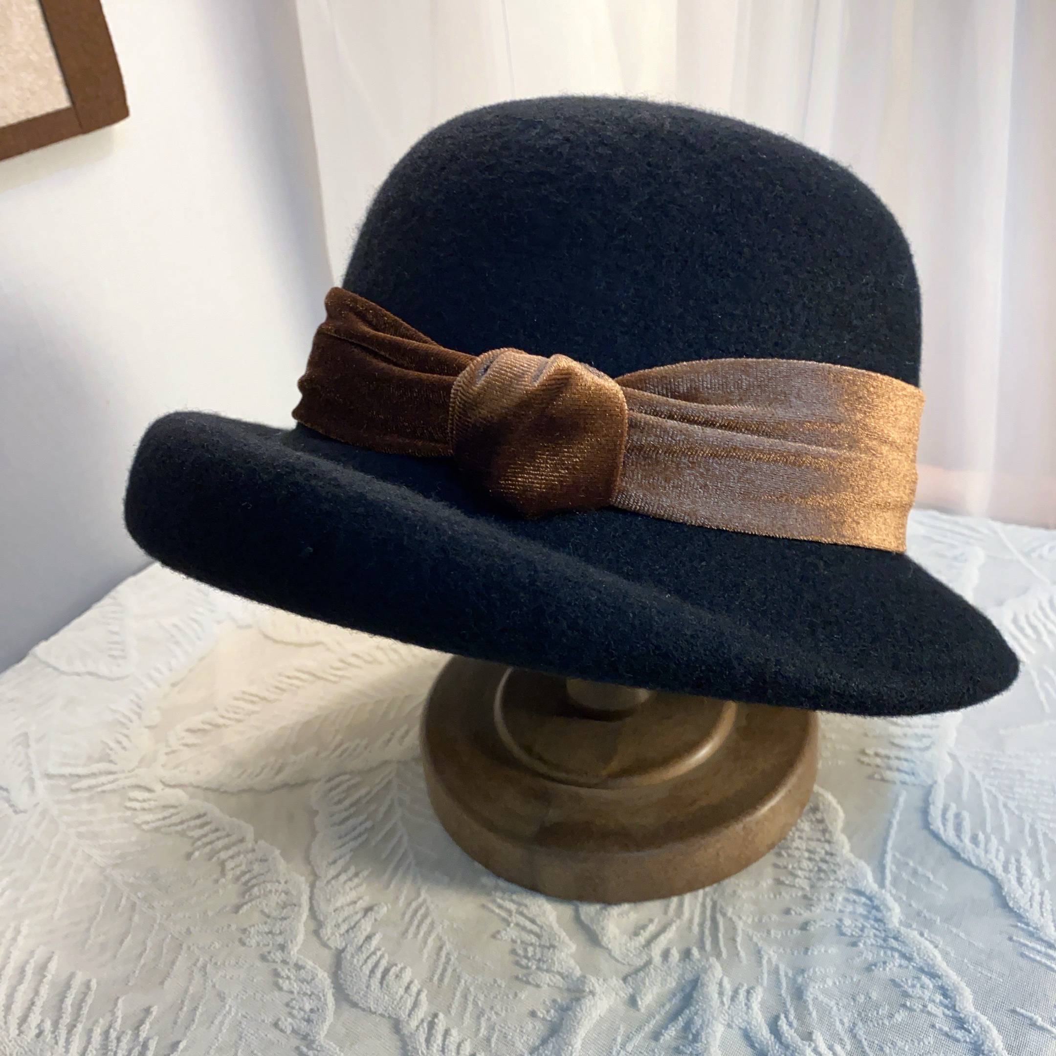高级感褶皱百搭羊毛礼帽黑色卷边盆帽女秋冬季时尚赫本风渔夫帽子
