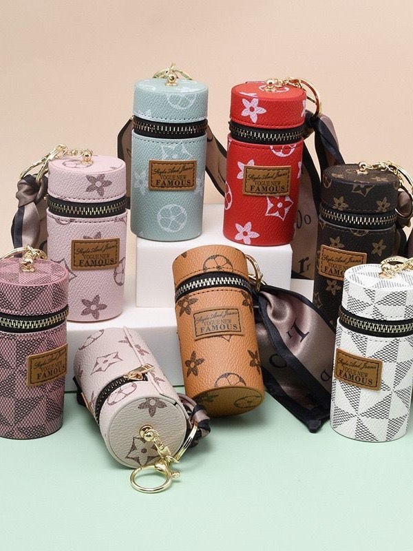 水桶钥匙口红包包一只