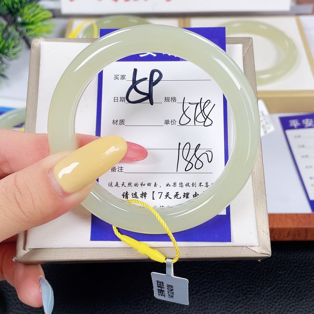 和田玉手镯未镶嵌