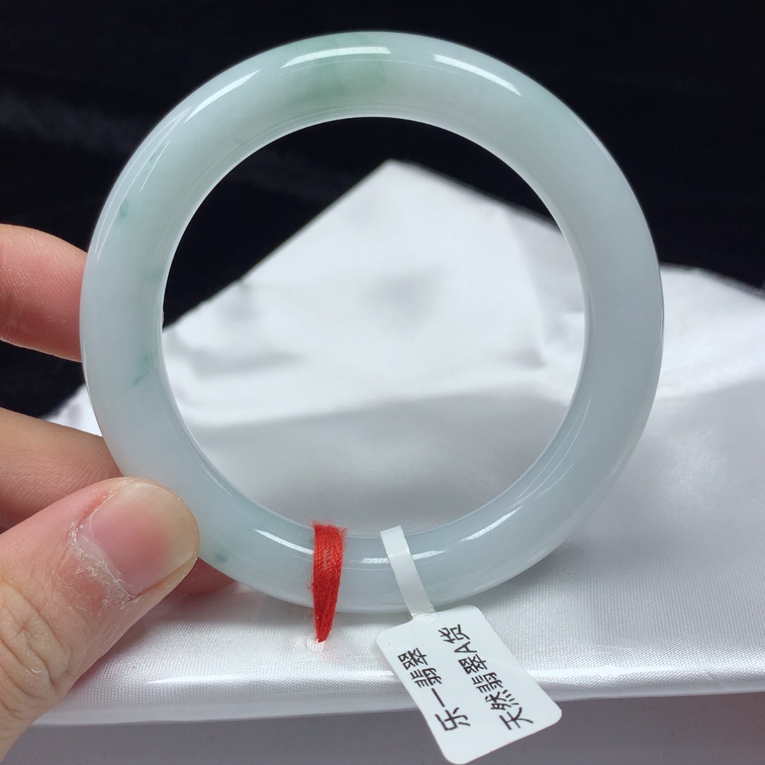 翡翠手镯（圆镯）未镶嵌56.2