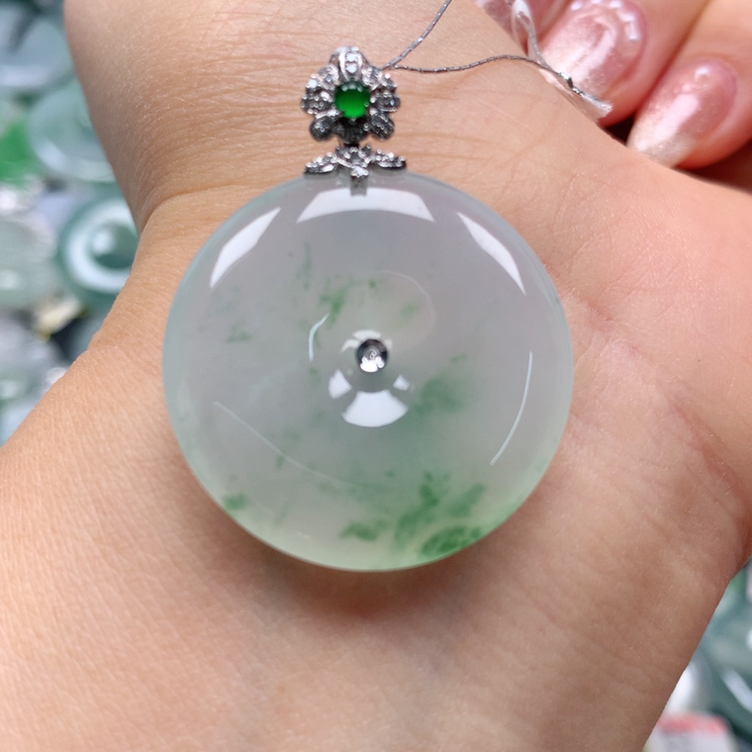 翡翠颈饰18K金镶嵌天然翡翠