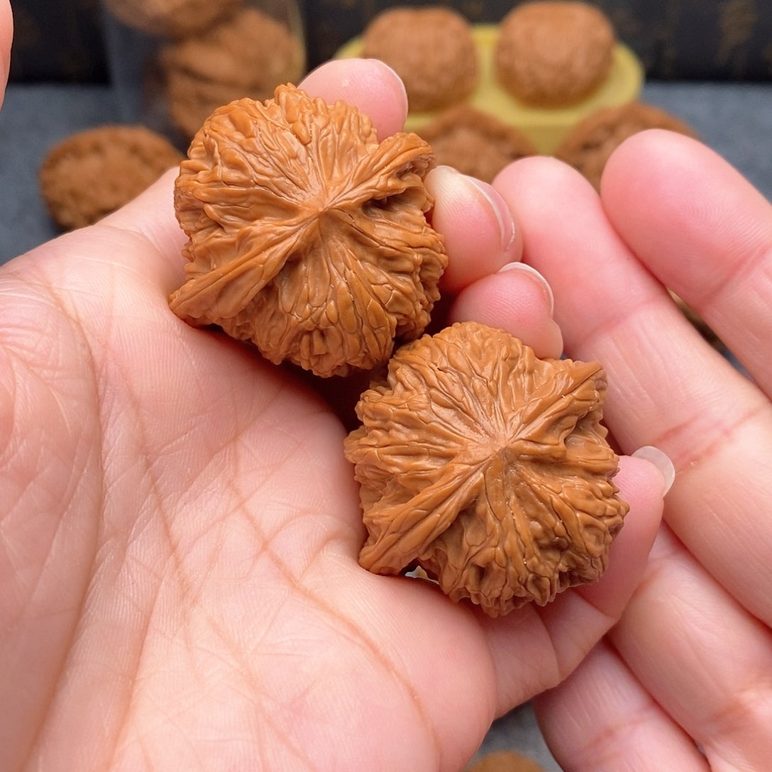 文玩核桃把件长****死精品磨盘狮子头38全品