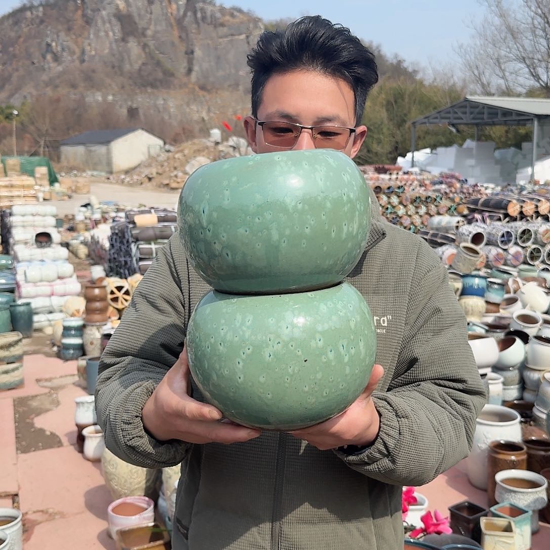 紫砂花盆口14高17（两个球绿色雪花虎