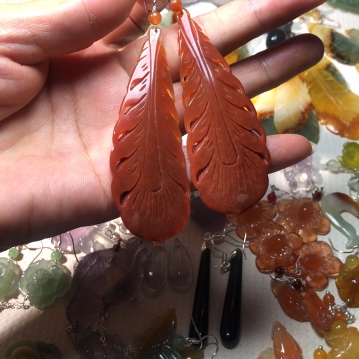牧****未镶嵌蛇纹石玉耳坠