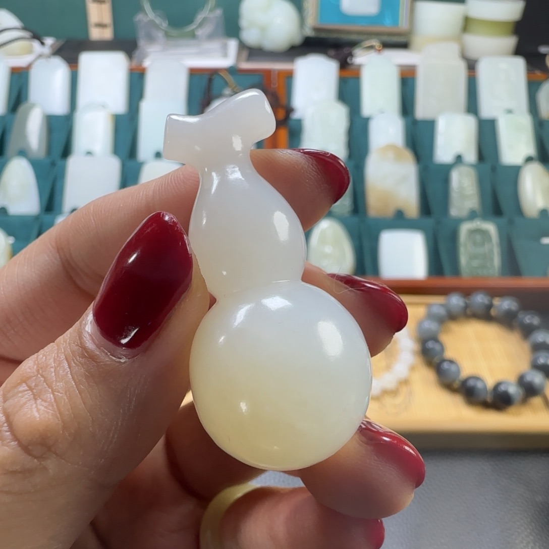 和田玉（糖玉）颈饰未镶嵌