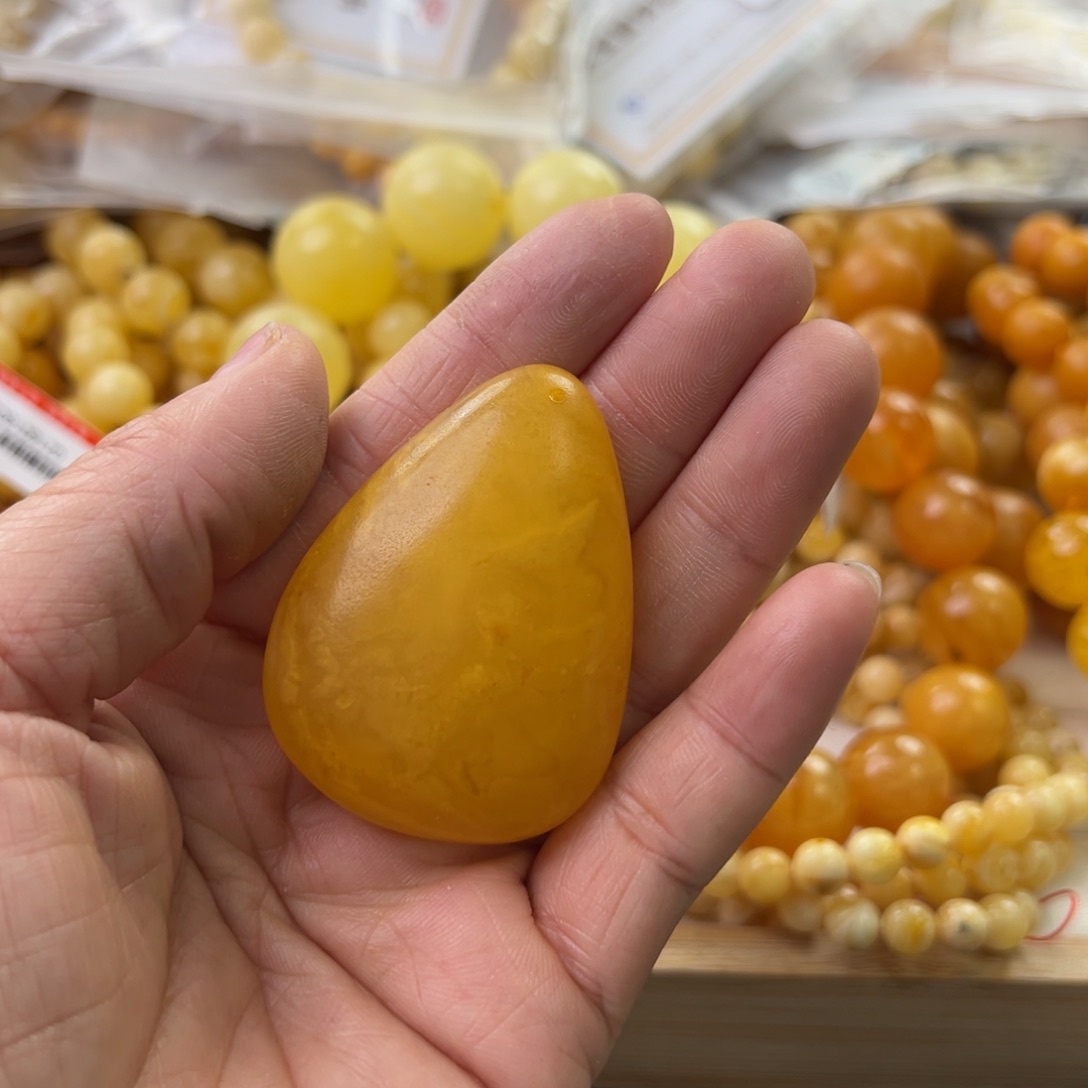 琥珀珠宝奇石未镶嵌