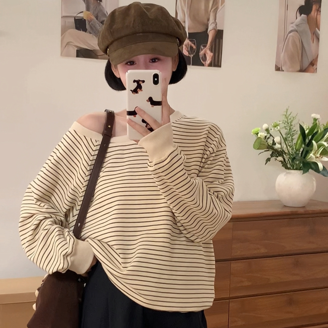 长袖条纹斜肩卫衣