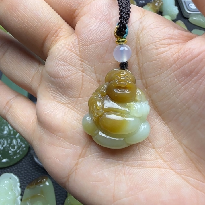 小***闹和田玉未镶嵌颈饰