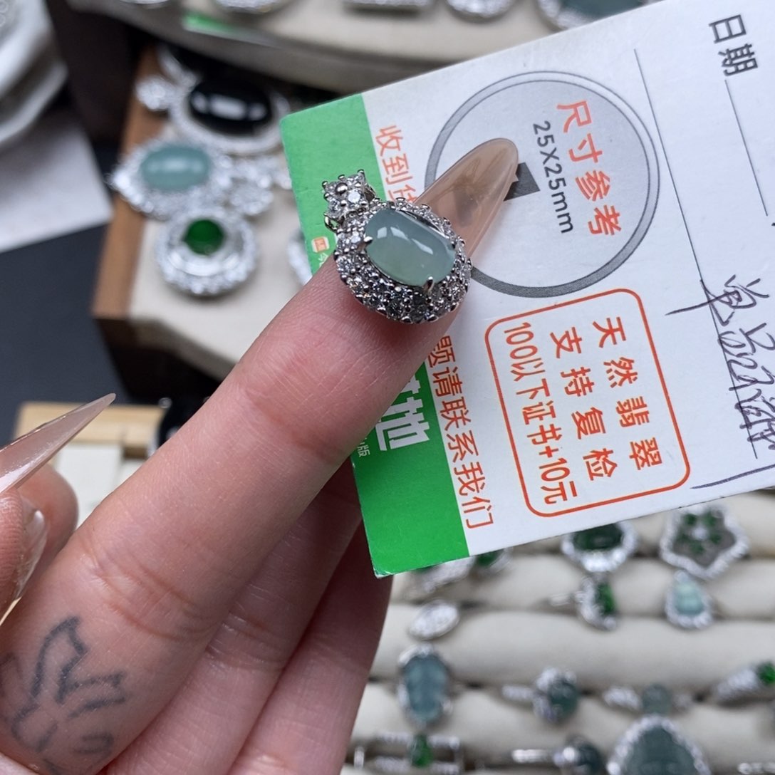 翡翠颈饰未镶嵌翡翠