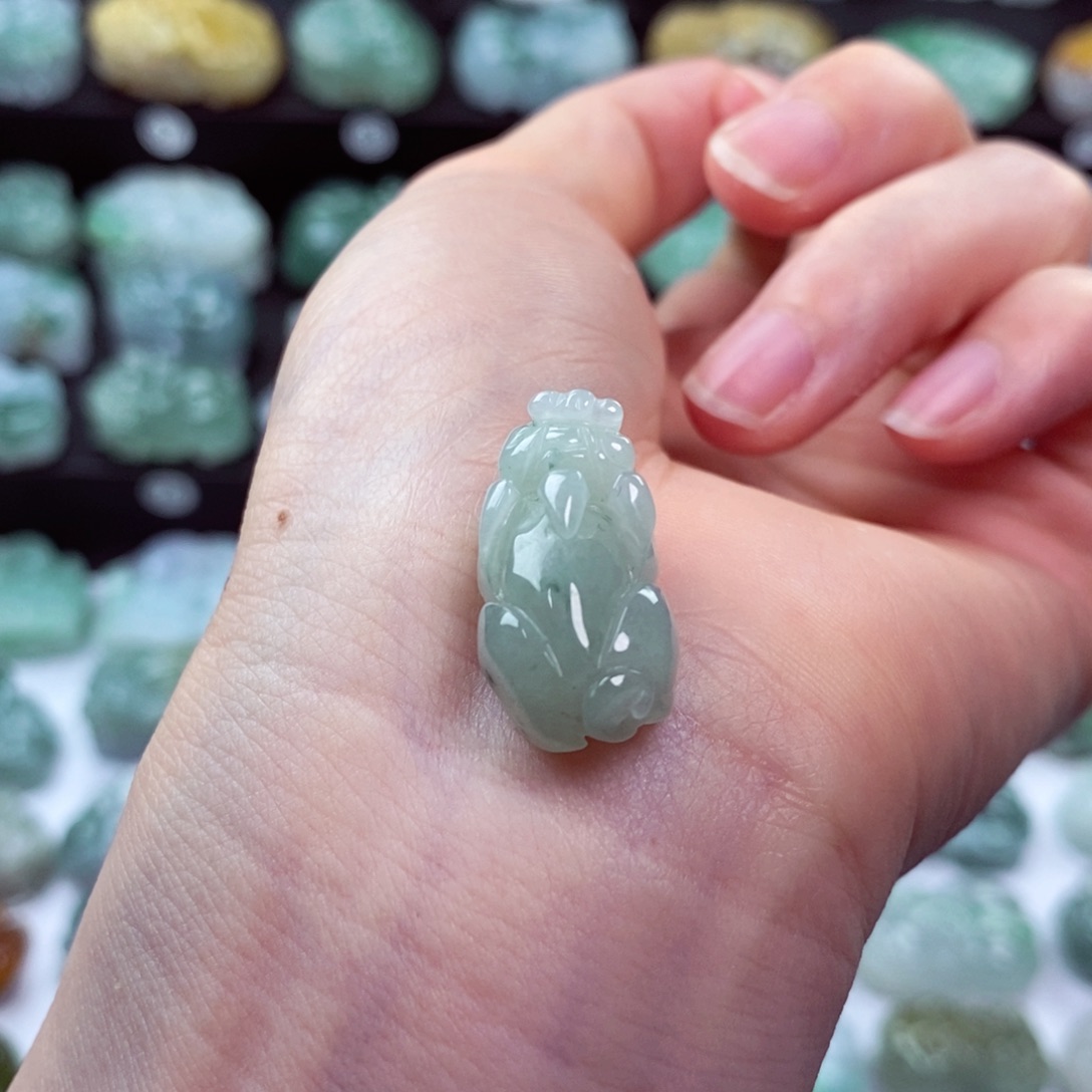 翡翠颈饰未镶嵌天然