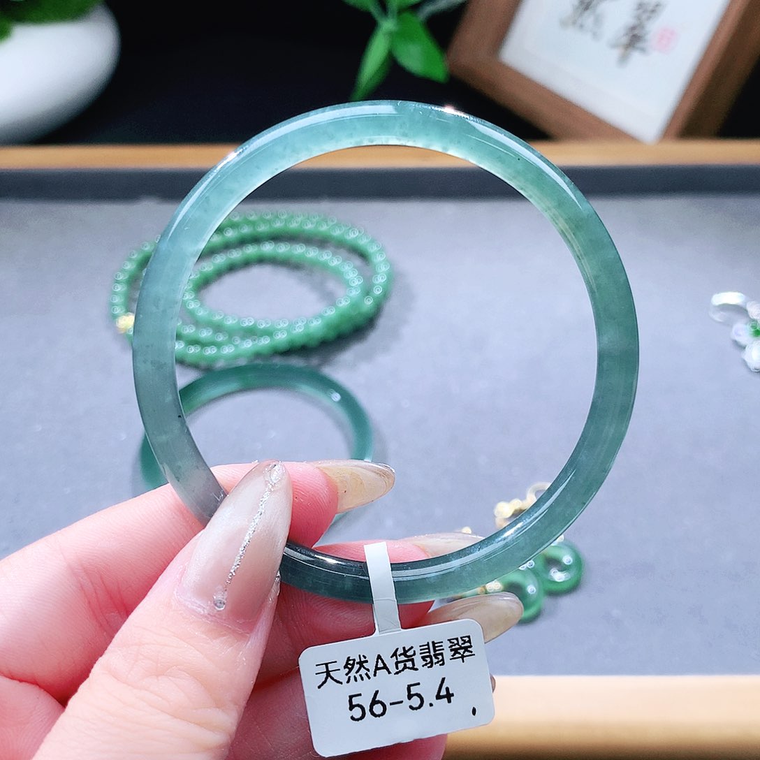 翡翠手镯（圆镯）未镶嵌