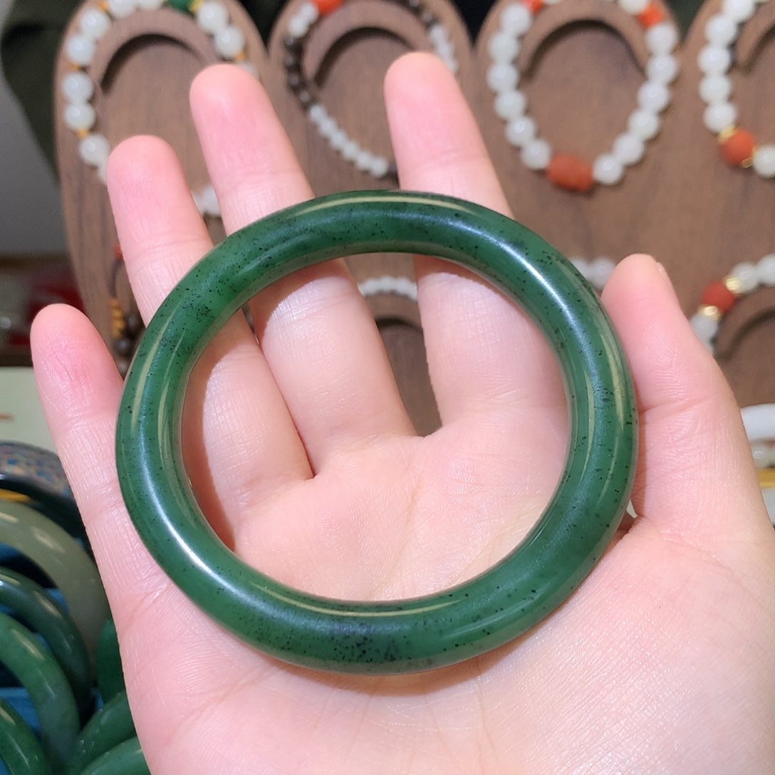 未镶嵌手镯和田玉（碧玉）