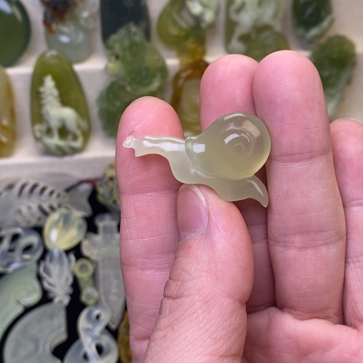 蛇纹石玉未镶嵌颈饰