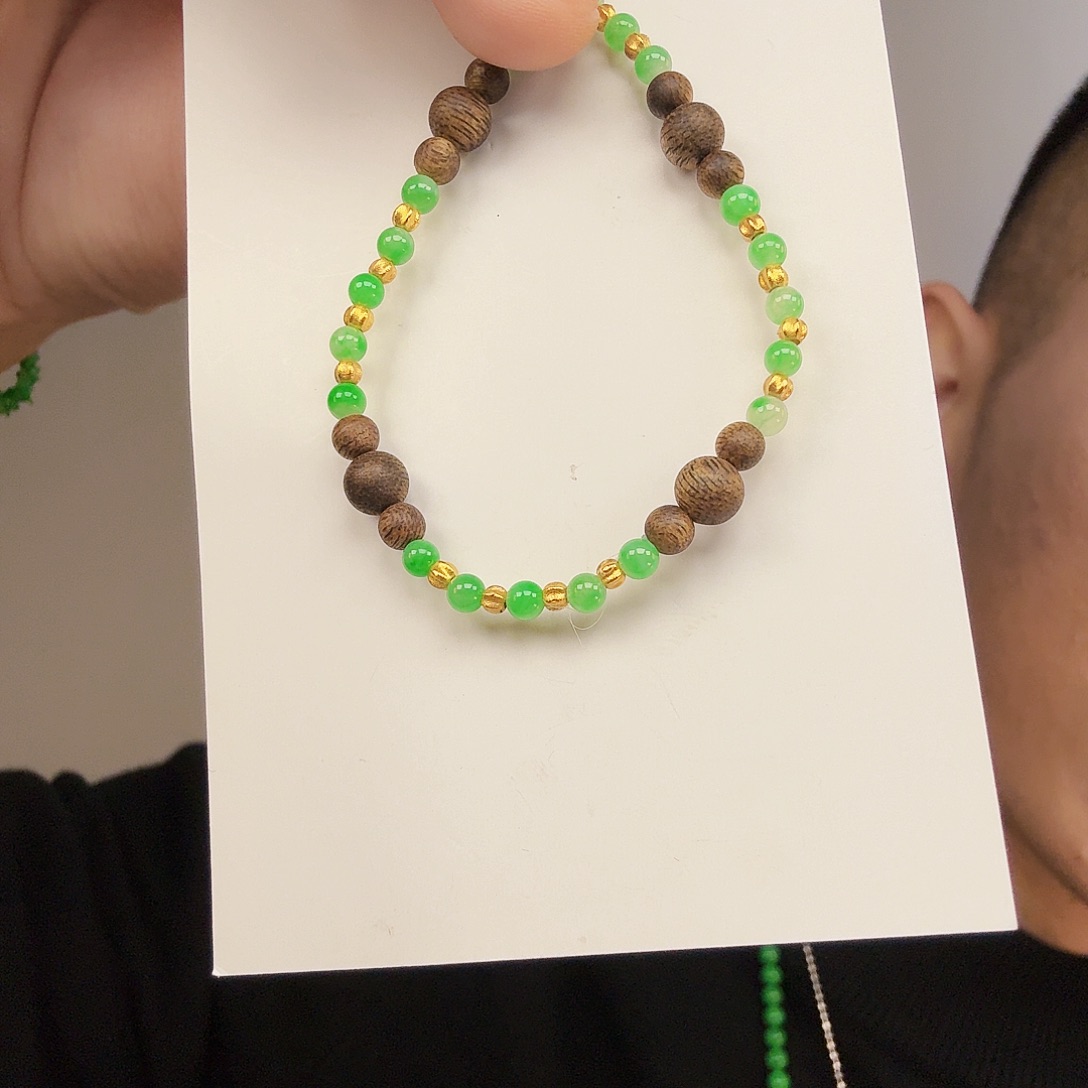 z***q翡翠18K金镶嵌颈饰一件