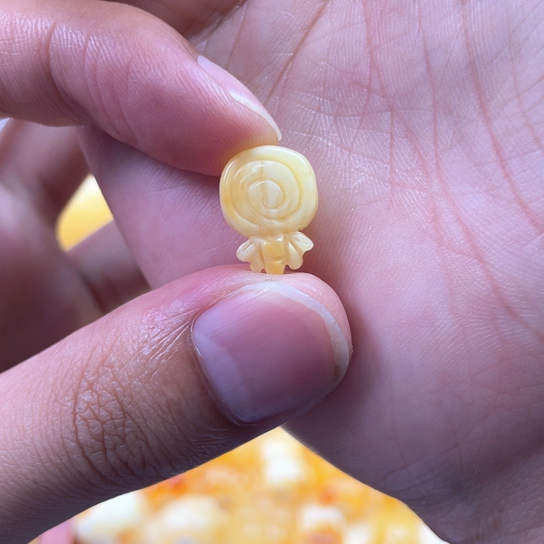 未镶嵌琥珀裸石蜜蜡