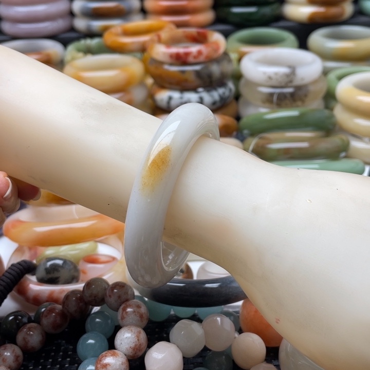 石英质玉手镯未镶嵌