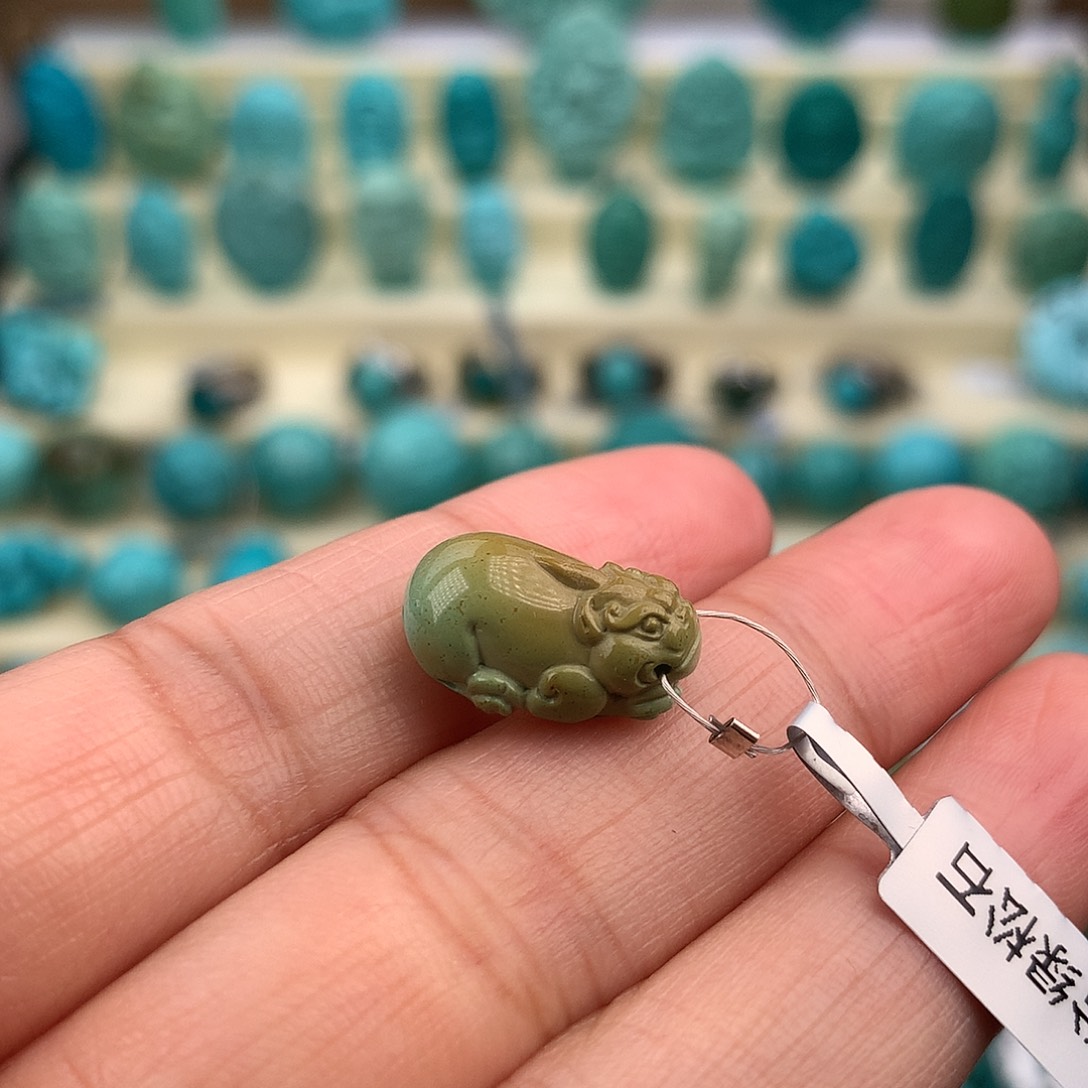 绿松石未镶嵌珠宝奇石