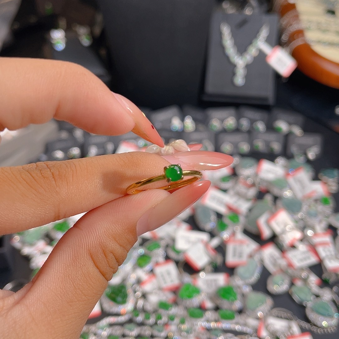 翡翠戒指未镶嵌戒指