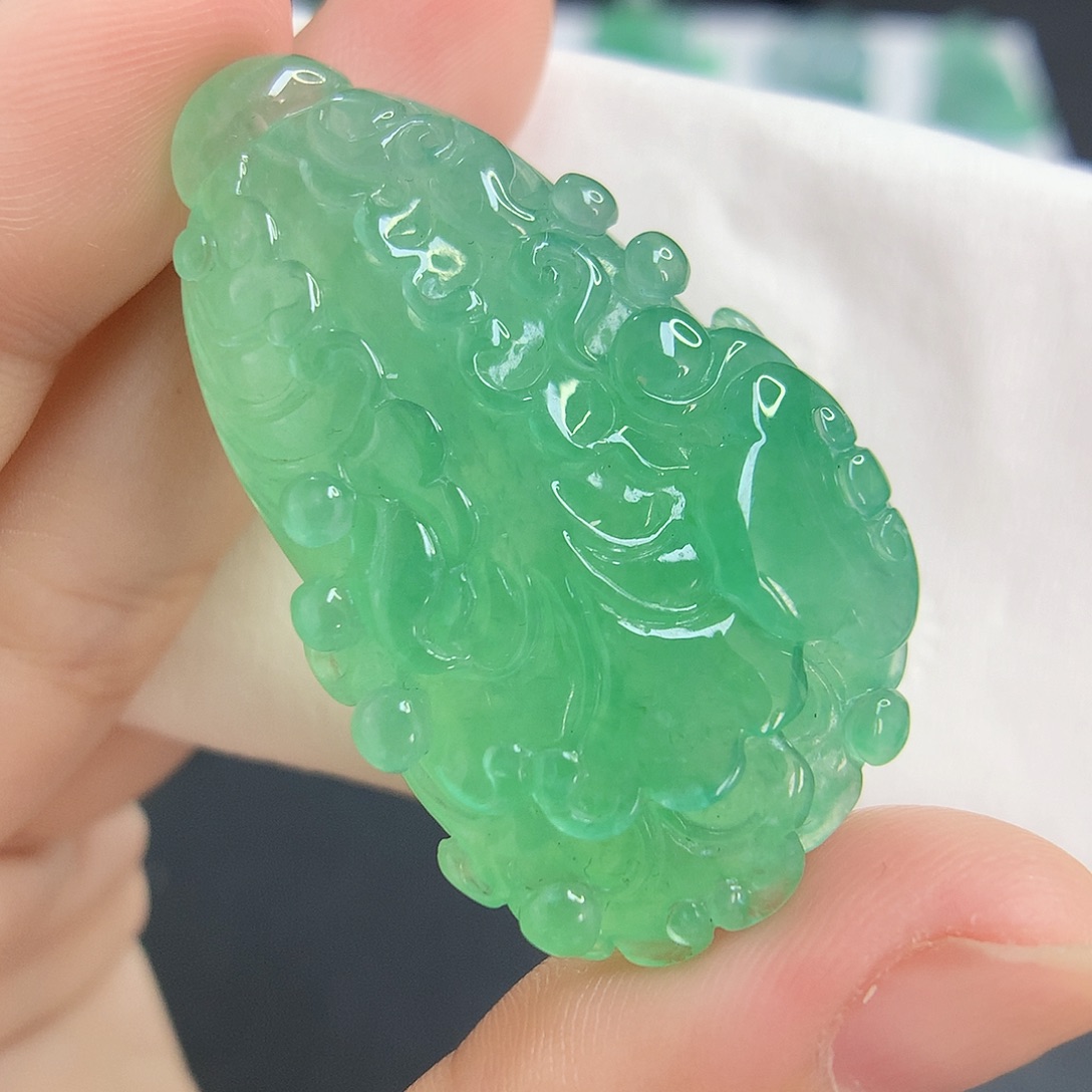 翡翠未镶嵌颈饰白菜