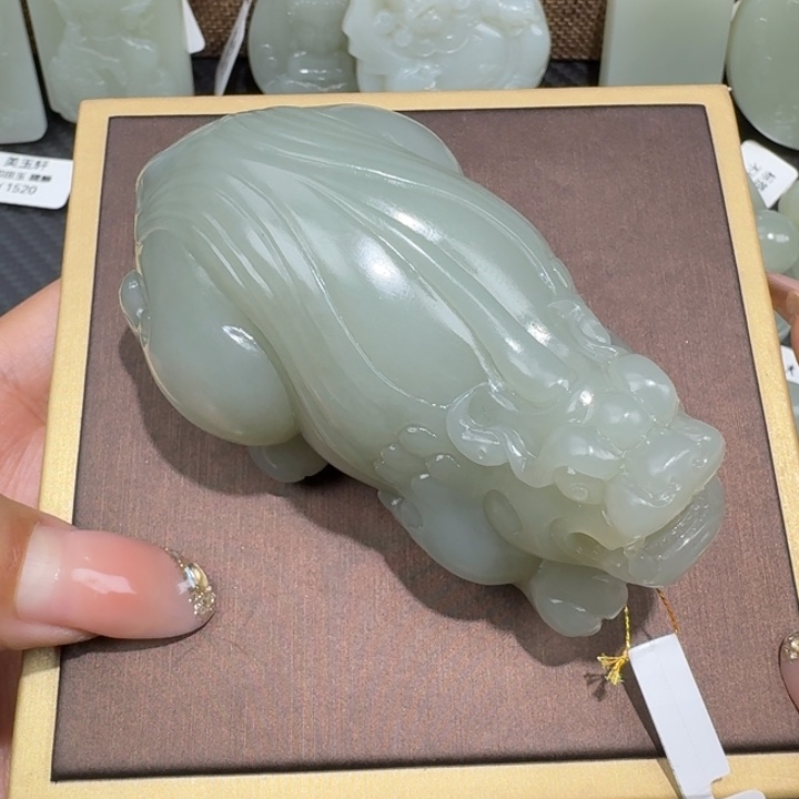 和田玉未镶嵌把件