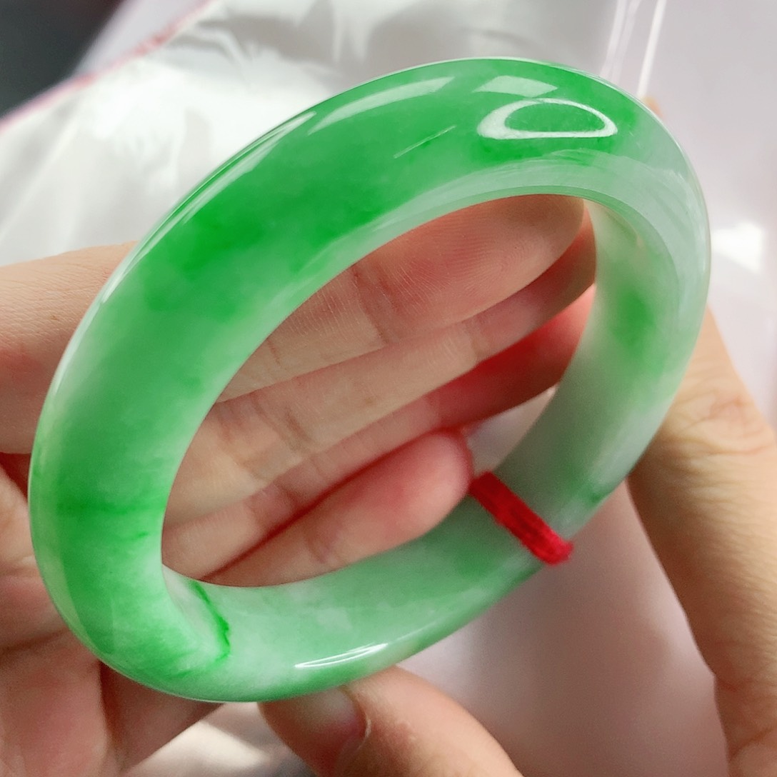 翡翠手镯未镶嵌，095