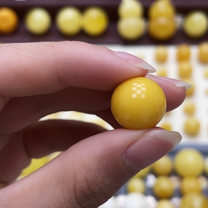 琥珀未镶嵌裸石14.5mm 瑕 406