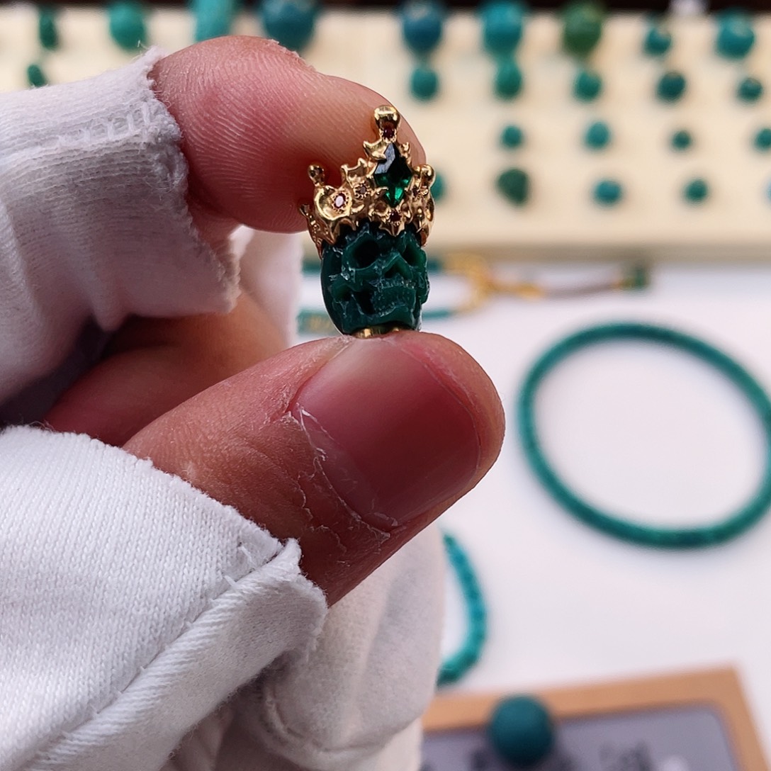 绿松石颈饰未镶嵌