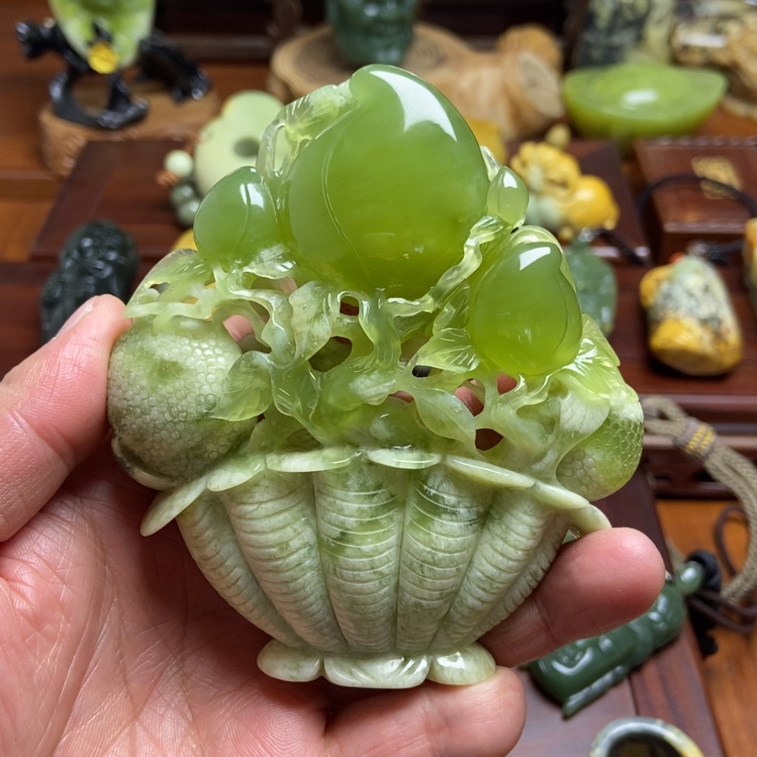 蛇纹石玉摆件未镶嵌