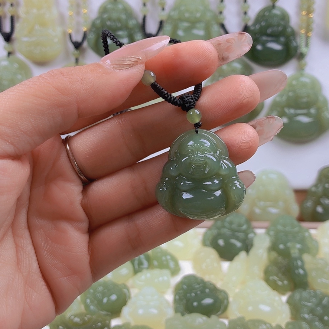 L***N和田玉未镶嵌颈饰