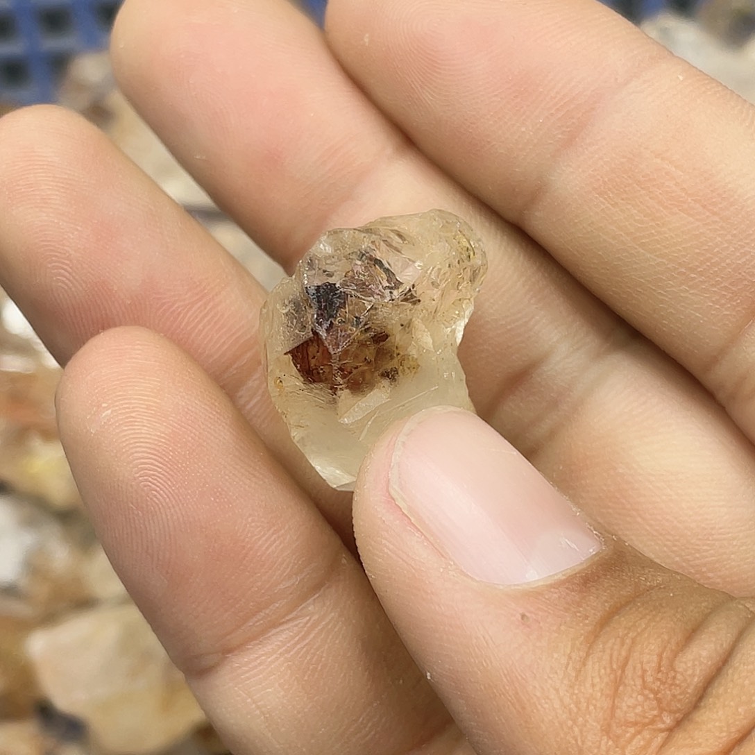 水晶马岛水晶未镶嵌