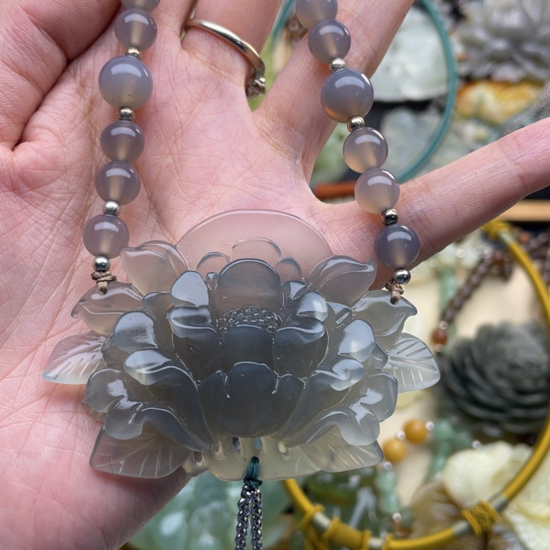 蛇纹石玉颈饰未镶嵌