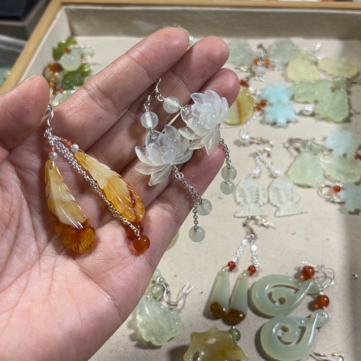 蛇纹石玉耳饰未镶嵌