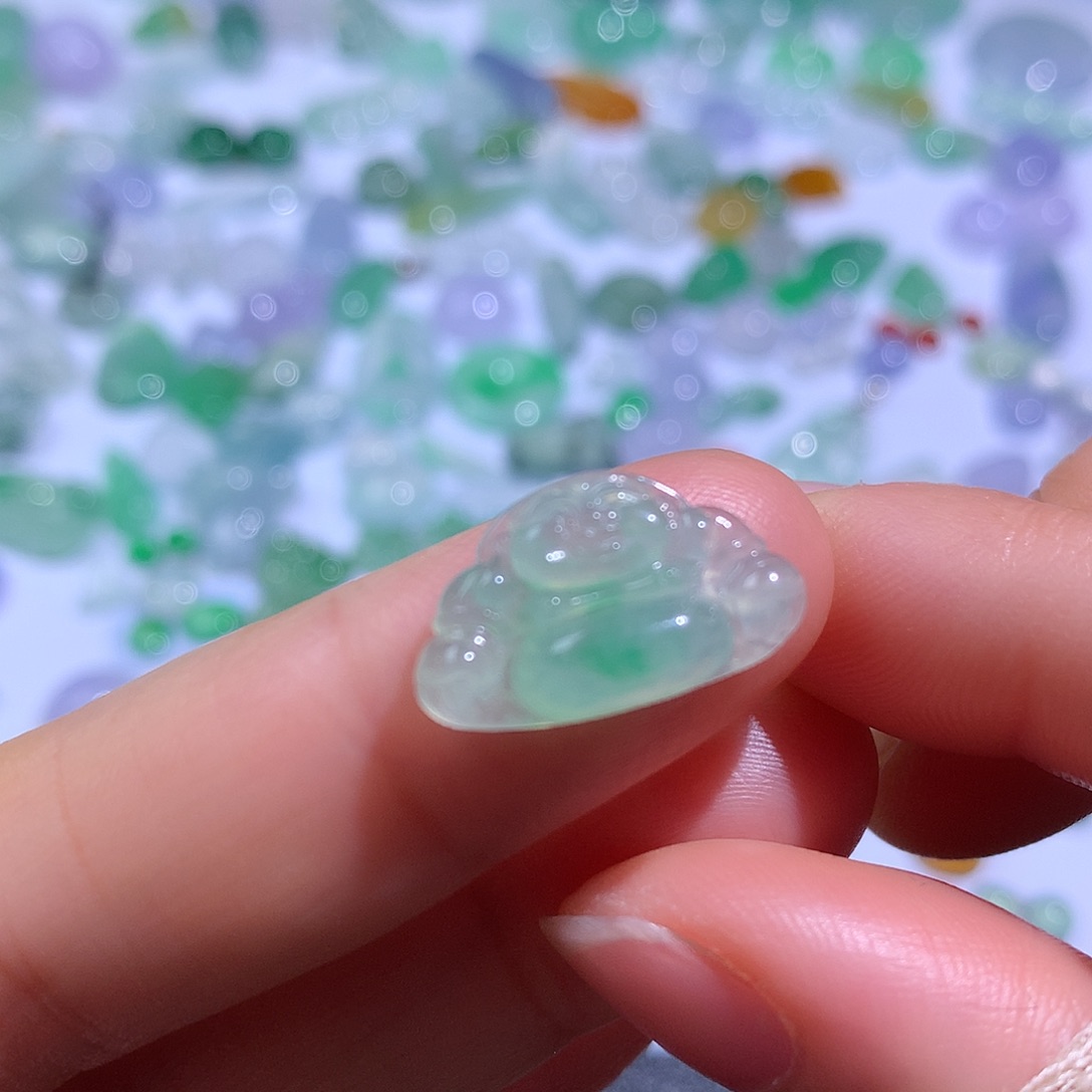 翡翠颈饰未镶嵌佛