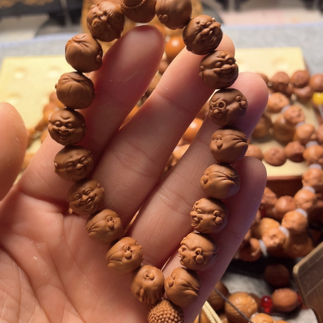 龙纹桃核雕刻百态