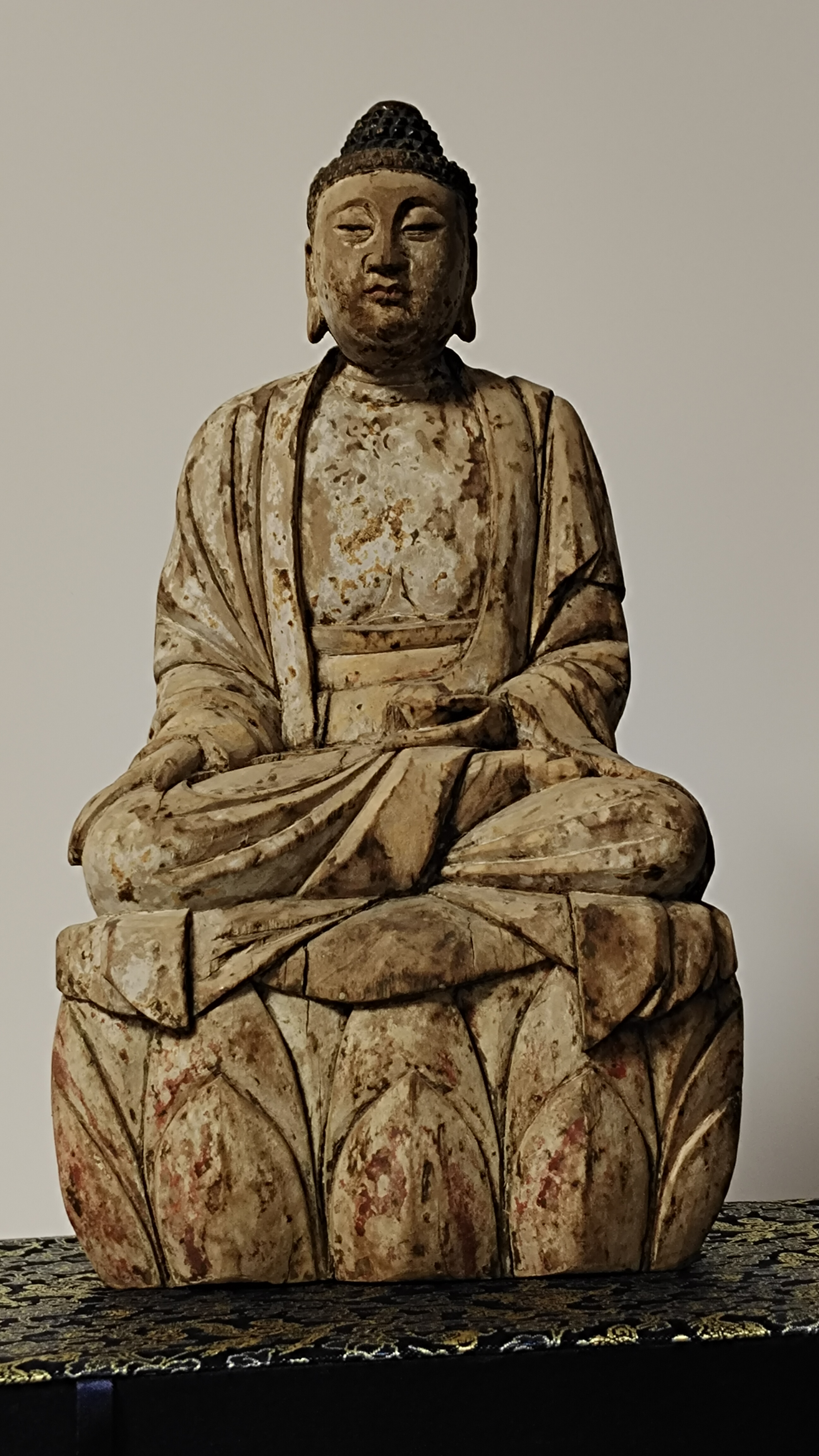 山西木雕造像，体量大，气息生动，艺术性很强