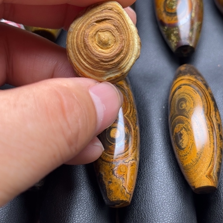 快***）查罗石未镶嵌颈饰