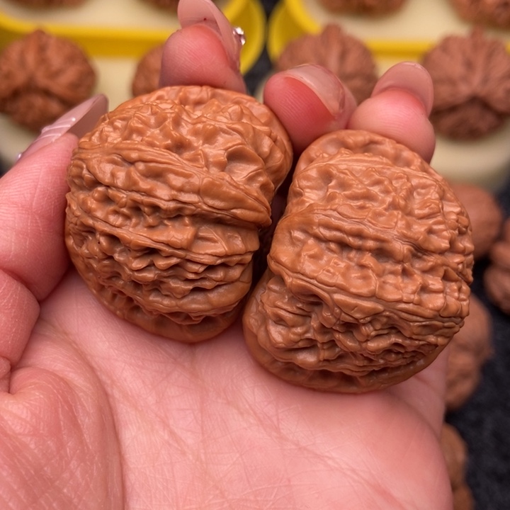 文玩核桃把件40白狮子上色快