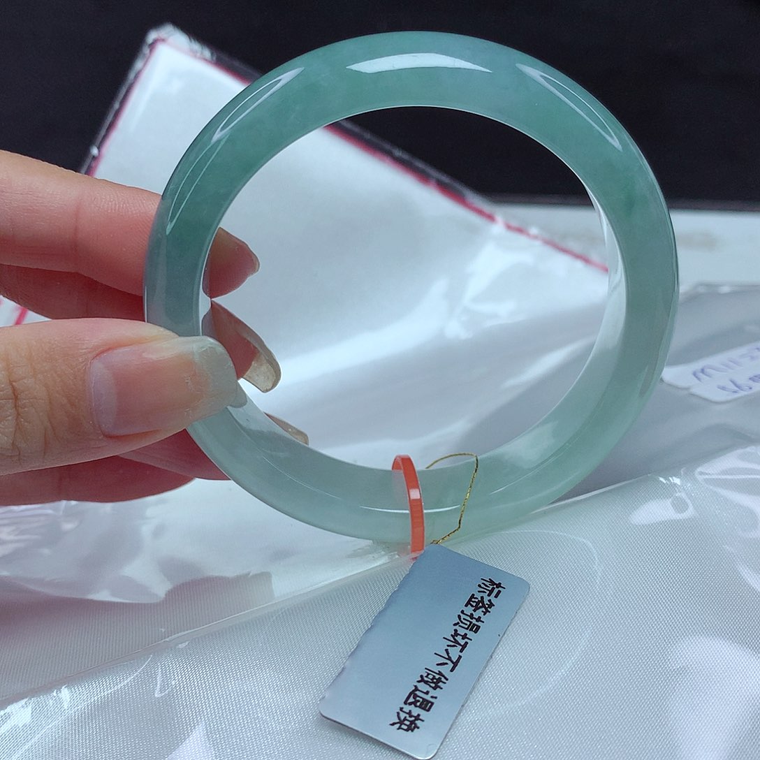 翡翠手镯未镶嵌56圈950