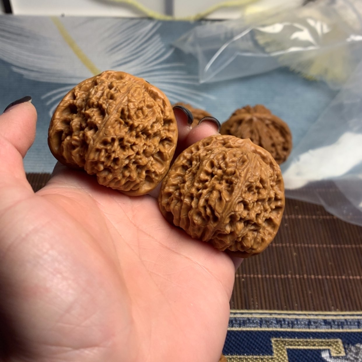 【闪购商品】文玩核桃吊坠依**你南疆