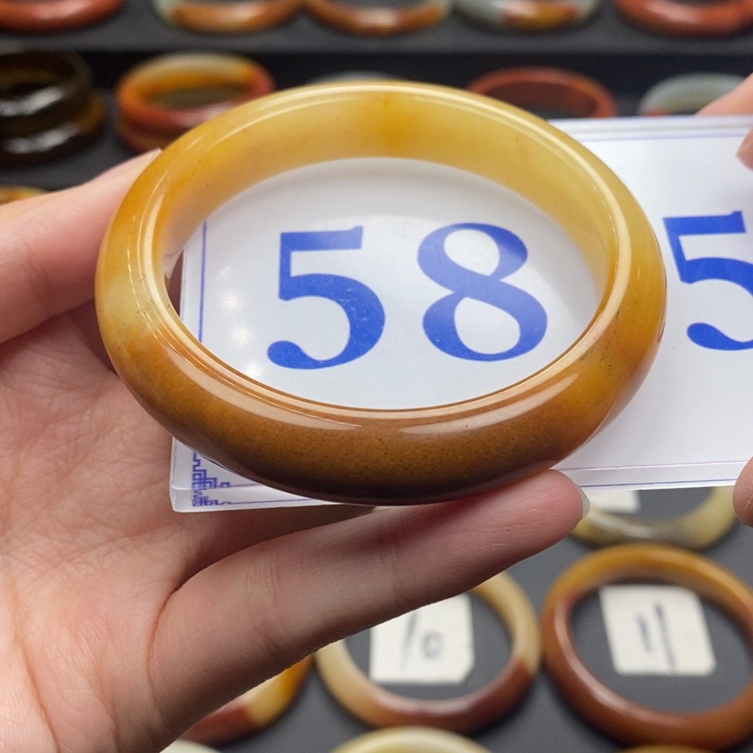 石英质玉（黄龙玉）手镯未镶嵌