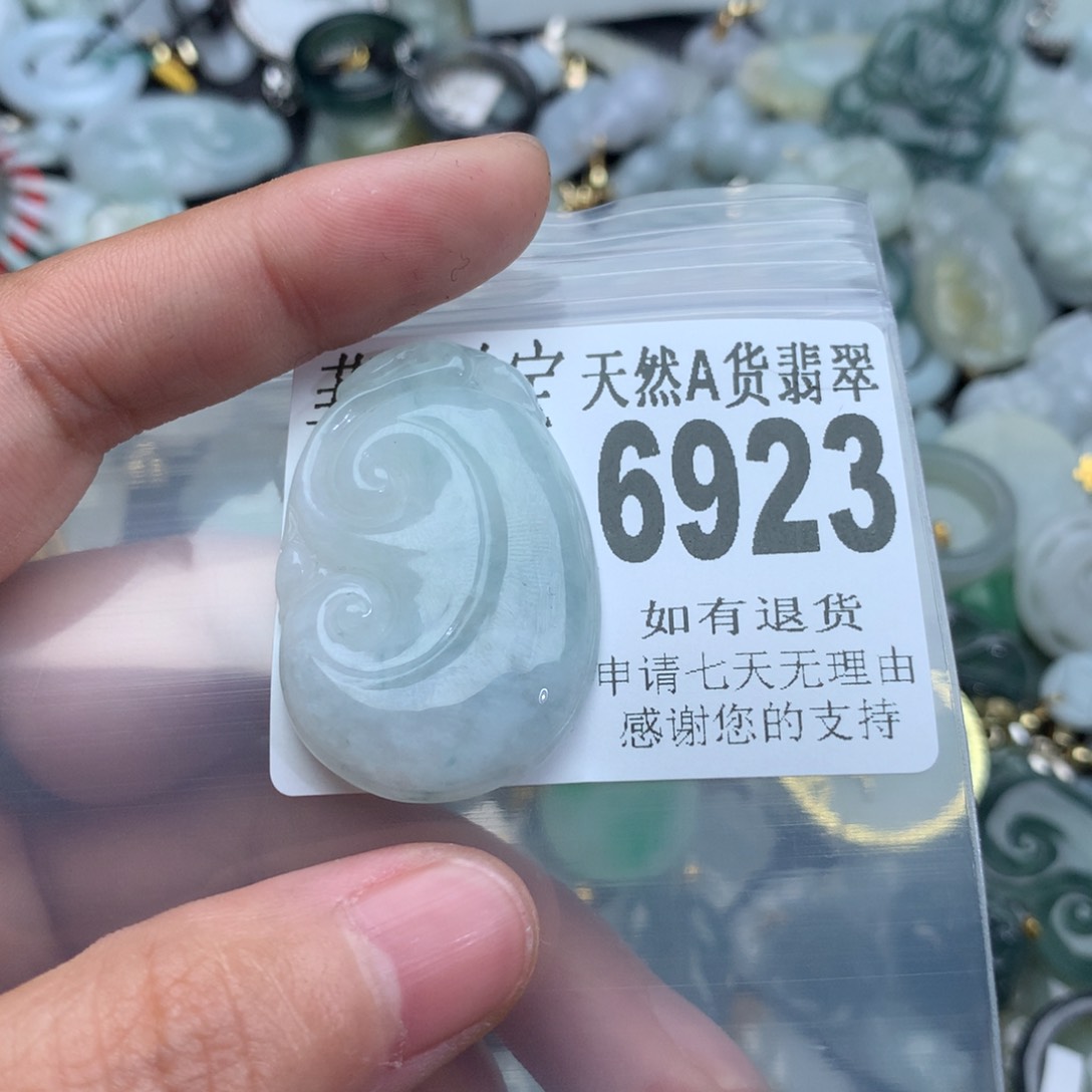 翡翠颈饰未镶嵌6923。