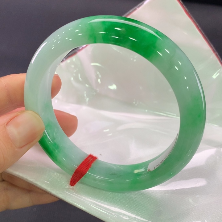 翡翠未镶嵌手镯正圈58