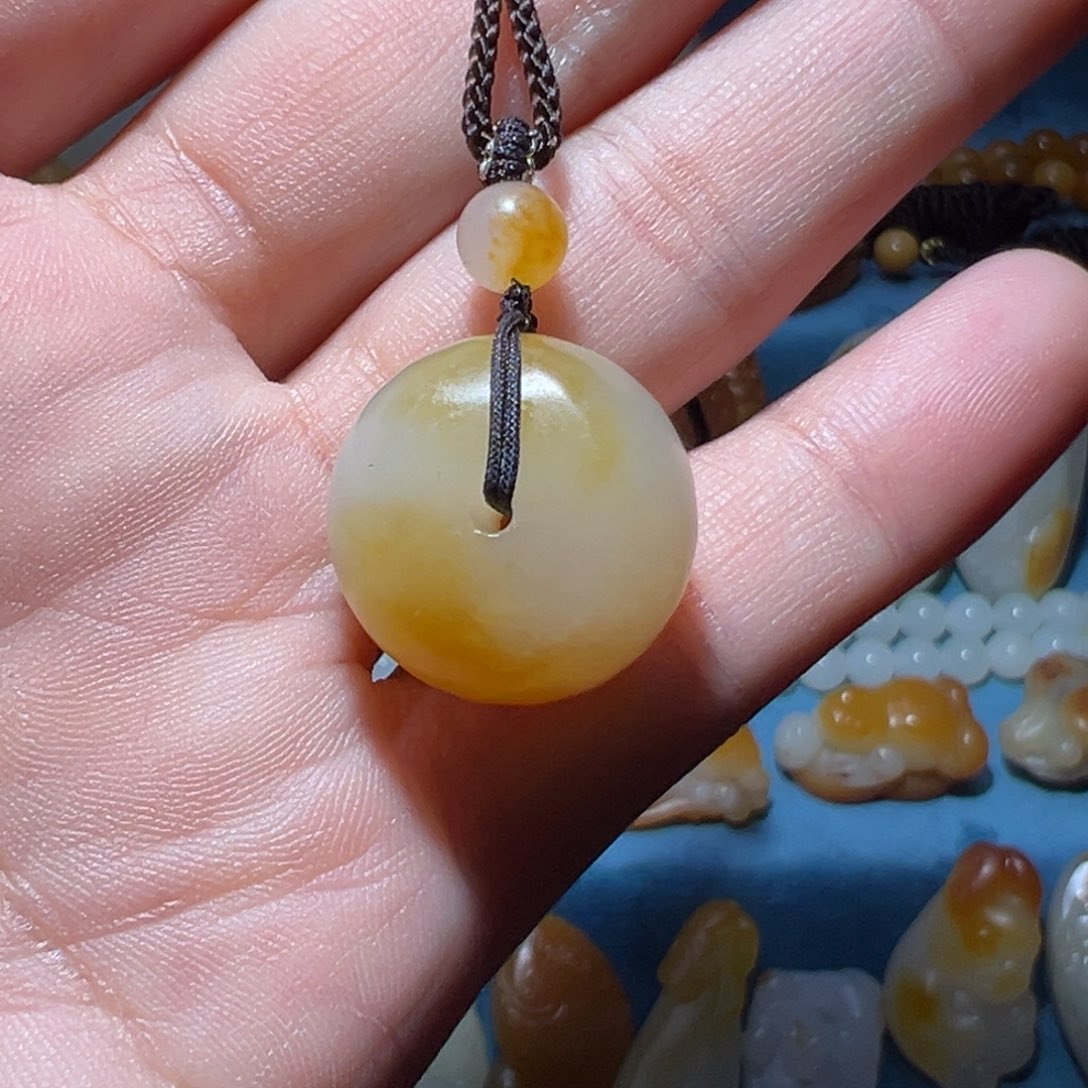 玉***姚和田玉未镶嵌挂件